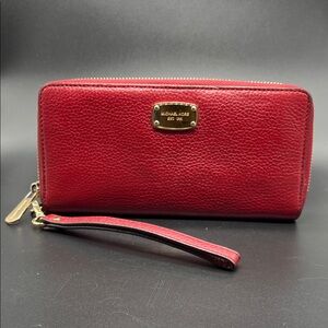 Michael Kors Red Pebbled Leather Jet Set Travel Zip Around Wristlet Wallet Gold